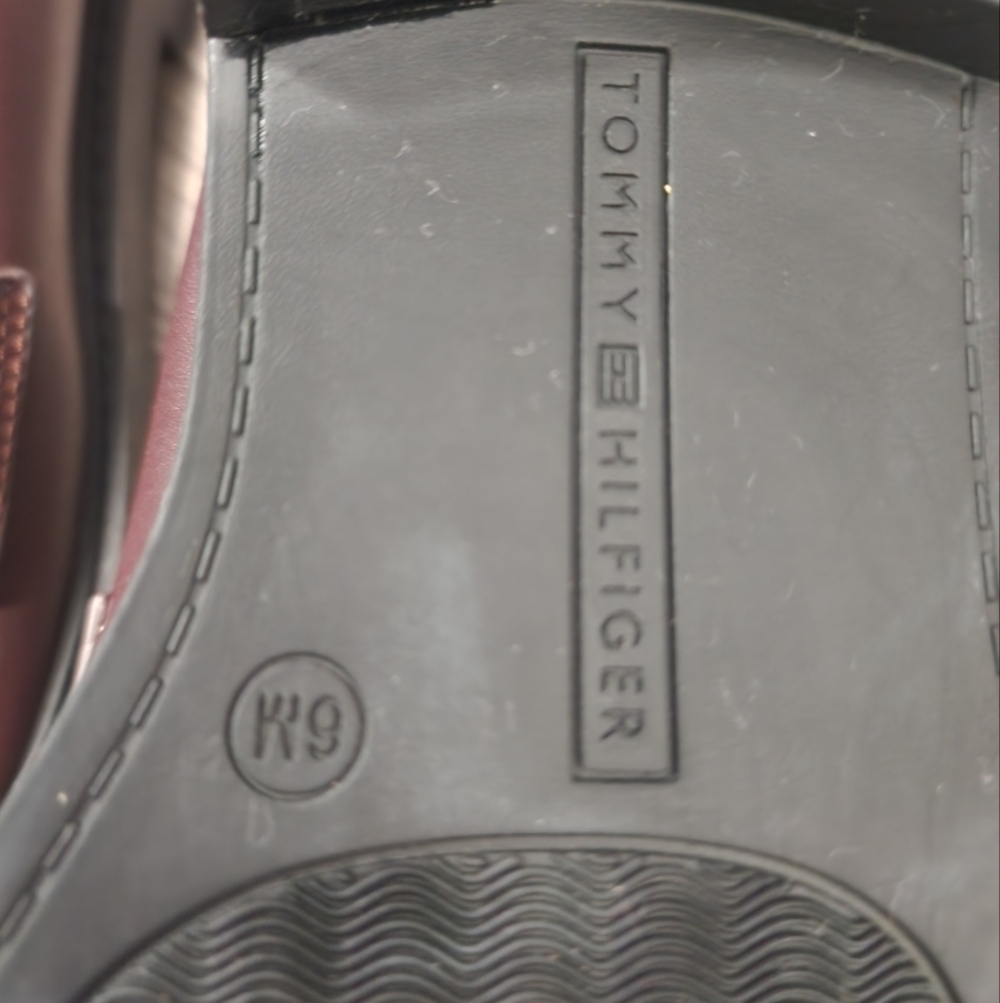 Size 6 Women's Tommy Hilfiger Terina Loafers With Gold Hardware. - Picture 6 of 8